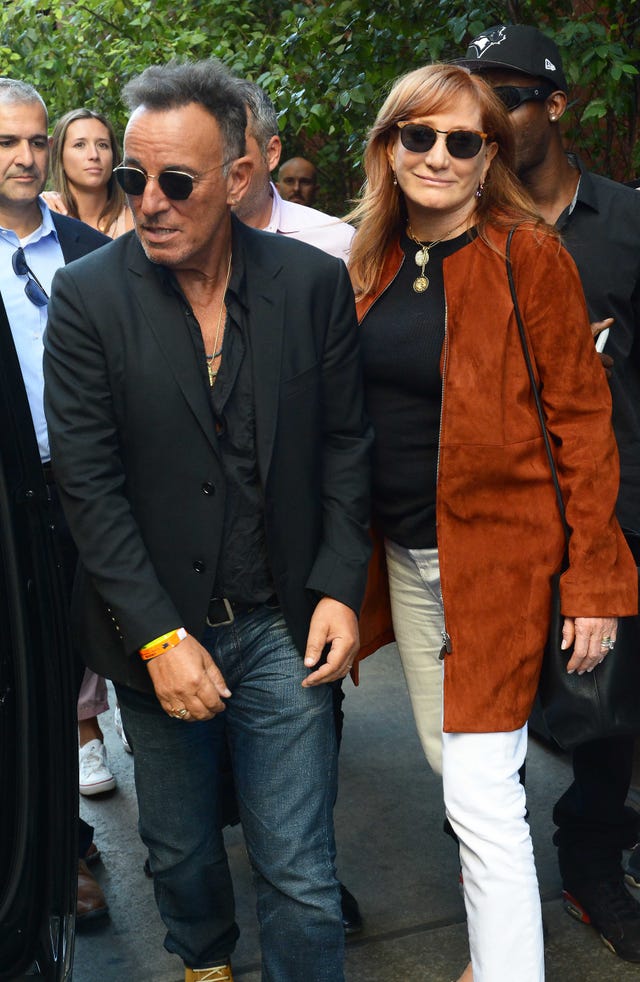 Bruce Springsteen Spotted Wearing A Black Shirt, Jeans, And Blazer ...