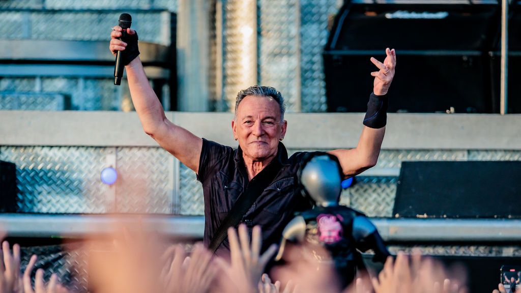 Bruce Springsteen facts: Singer's age, family, children, net worth