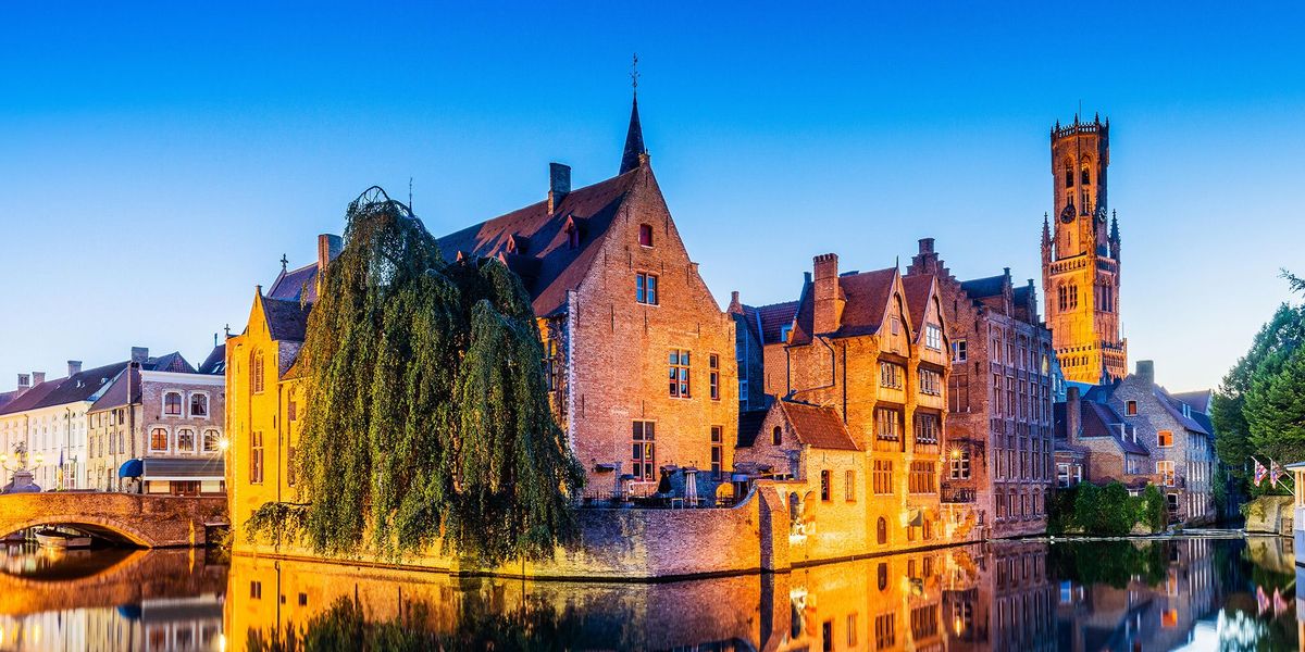 BRUGGE BELGIDe prachtige gracht Rozenhoedkaai is een van de meest gefotografeerde plekjes in Brugge