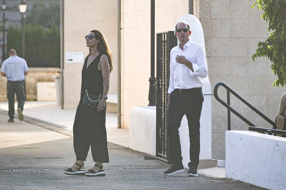 la familia de juan gomez acebo le despide en el tanatorio de calvia, mallorca, tras su muerte