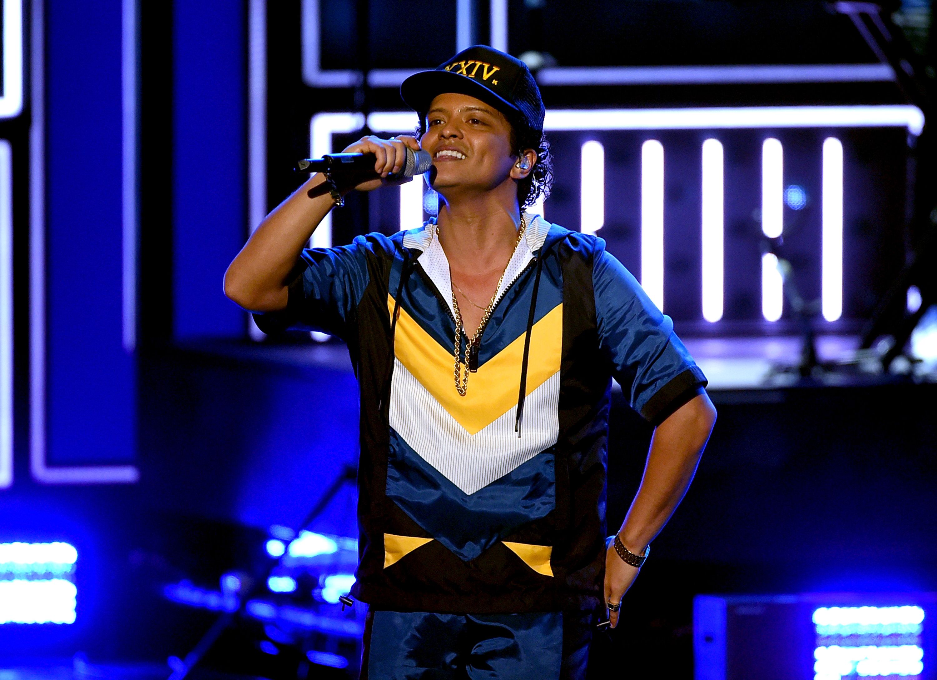 Bruno Mars Sings 