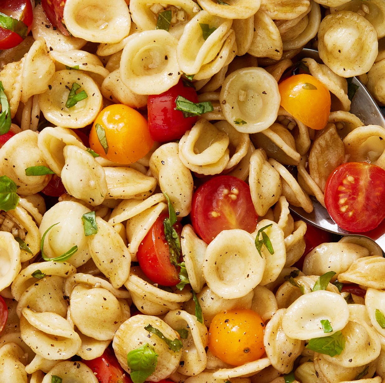 This Bruschetta Pasta Salad Is The Epitome Of Summer In A Bowl