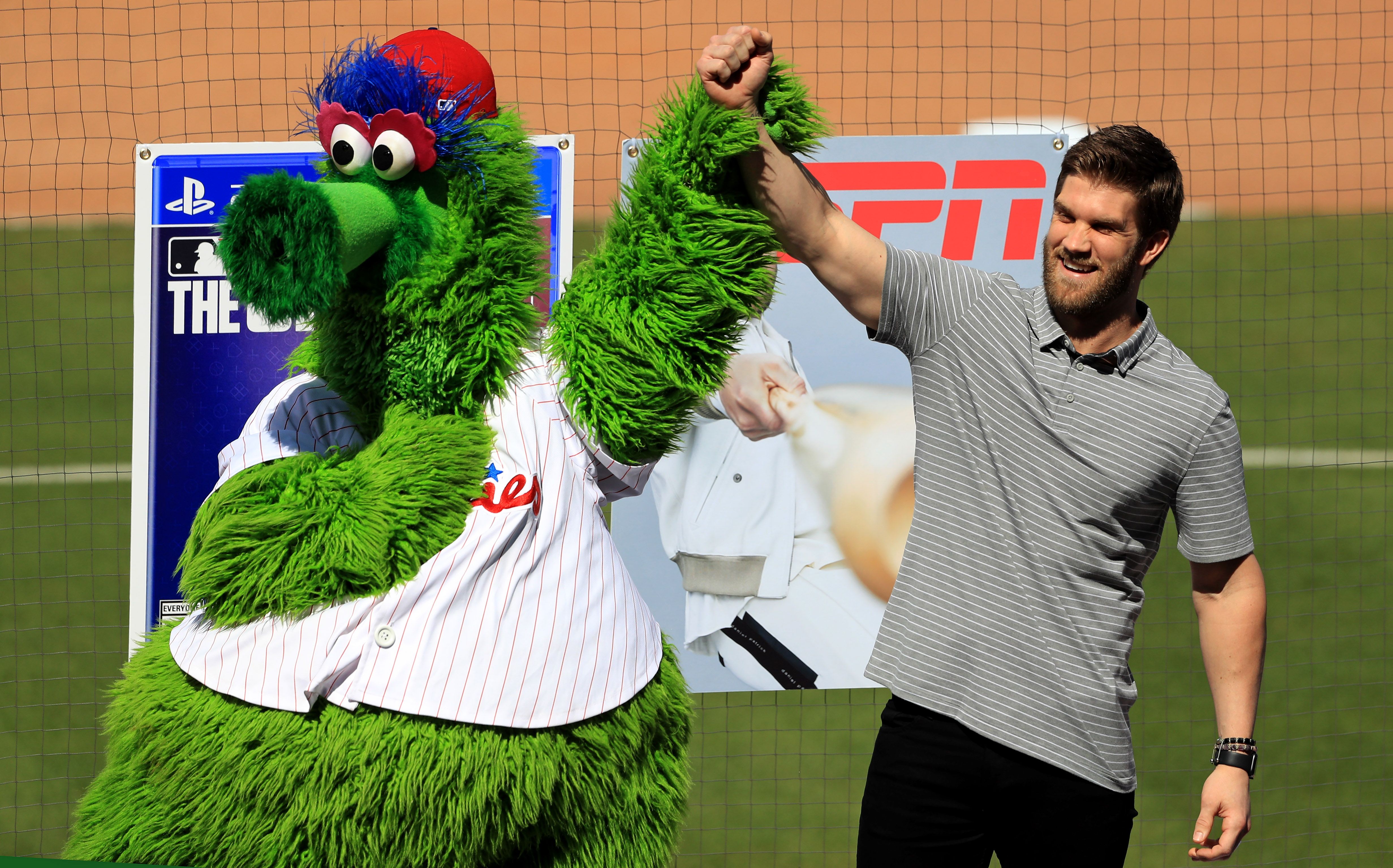Phillie Phanatic wears Bryce Harper cleats after star's Opening