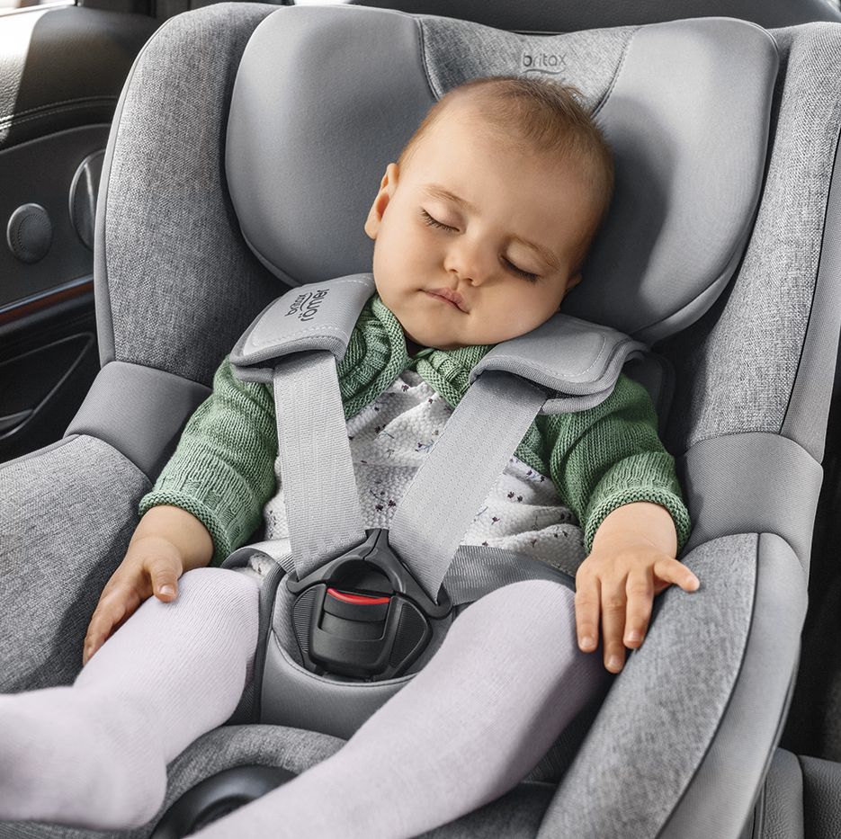 sillas, carritos y dispositivos de seguridad de britax römer para llevar al recién nacido en el automóvil