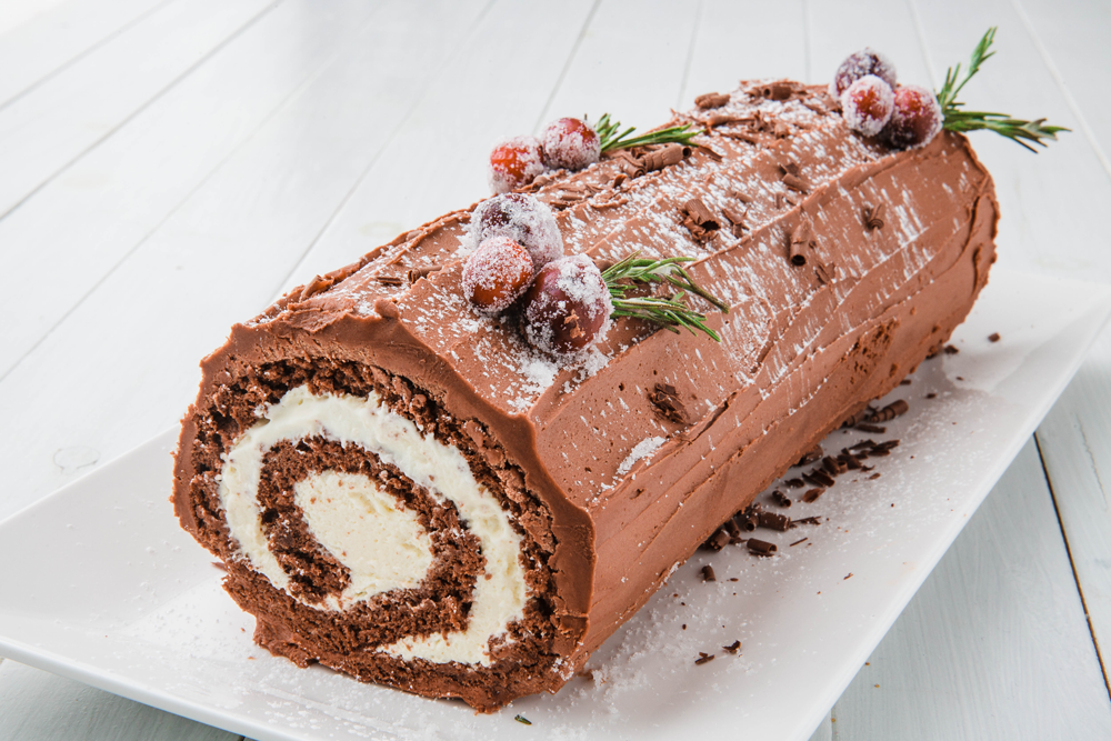 Macadamia and milk chocolate Yule log cake (Bûche de Noël) - The Pastry Nerd