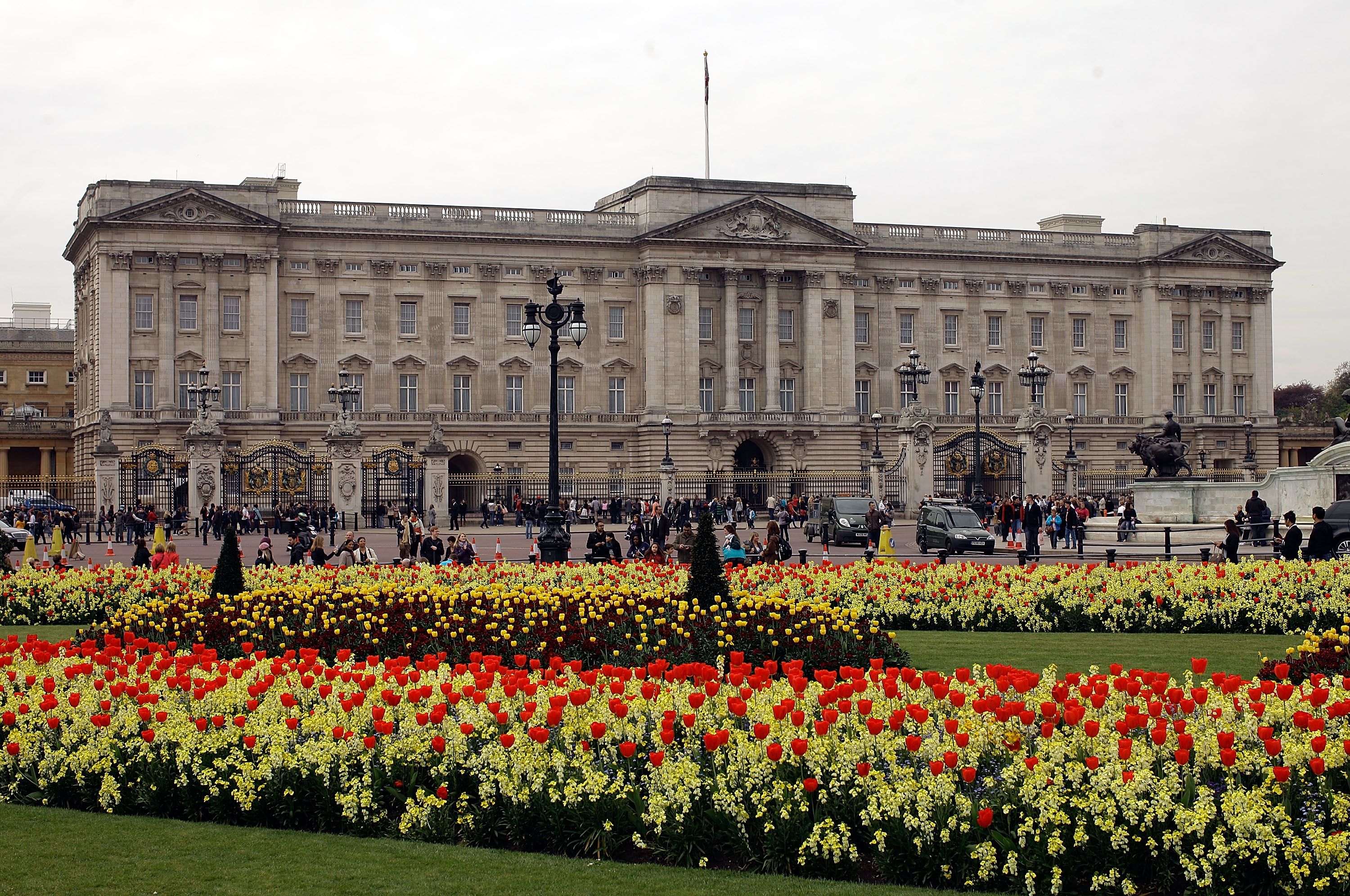 Buckingham Palace History & Facts - Inside Queen Elizabeth II's London  Residence
