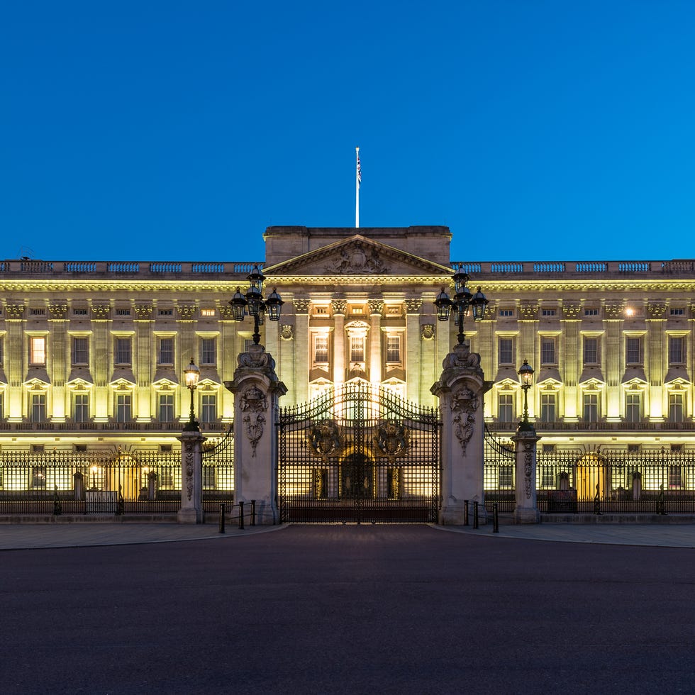 buckingham palace at night, london