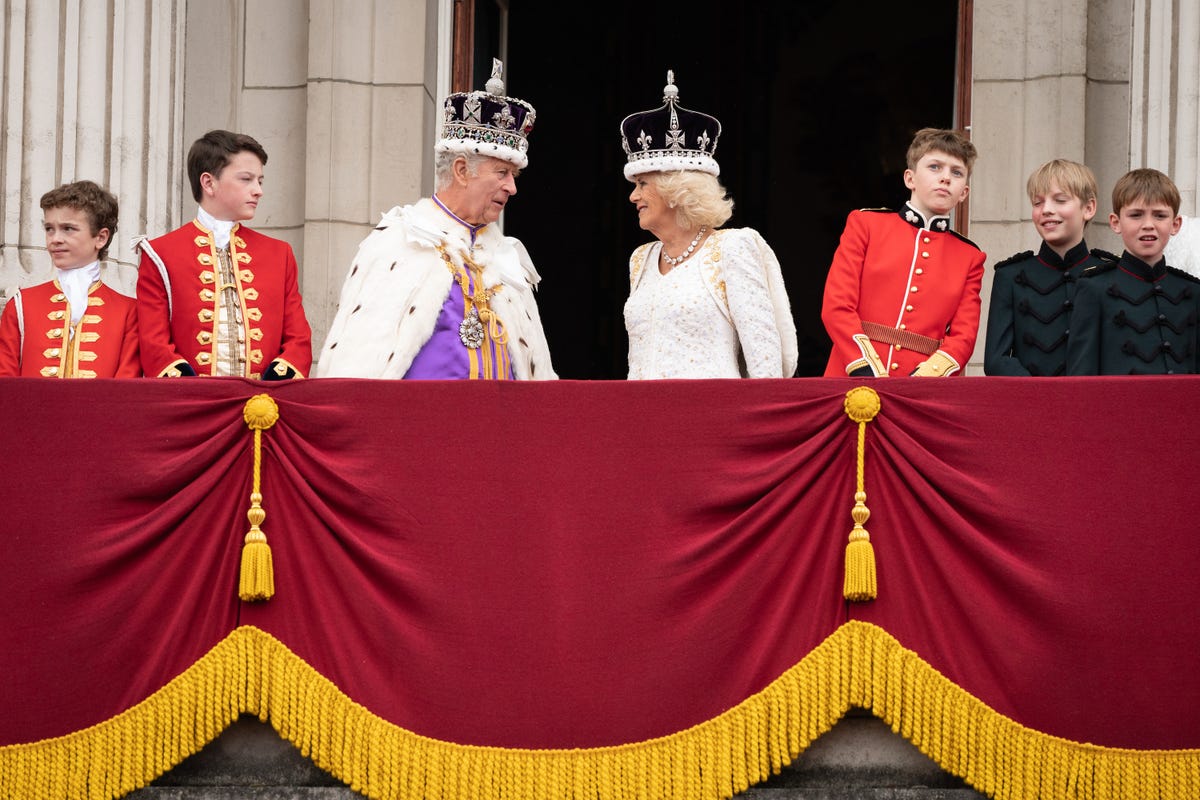 Buckingham Palace Balcony: King Charles, Queen Camilla Appearance