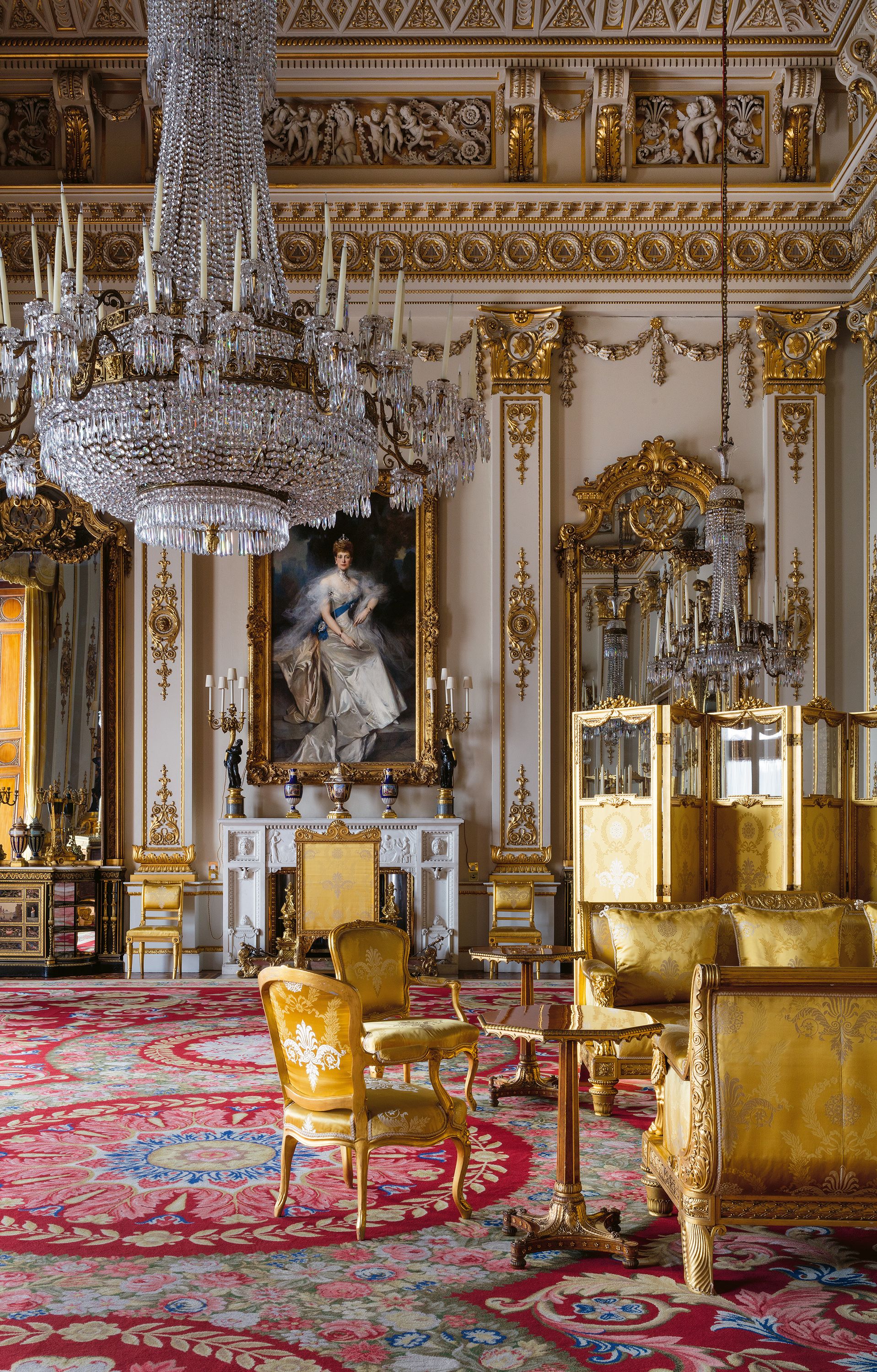 inside buckingham palace bedrooms