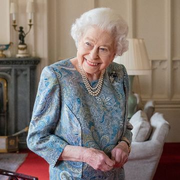 buckingham palace shares first photo of queen elizabeth's grave