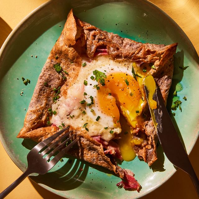 https://hips.hearstapps.com/hmg-prod/images/buckwheat-galettes-with-ham-and-egg1-1661193808.jpg?crop=0.681xw:1.00xh;0.160xw,0&resize=640:*