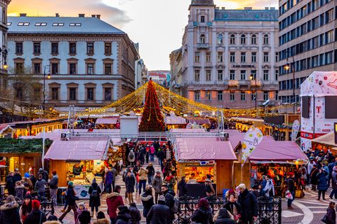 this pic shows christmas market in front of st stephens basilica in central budapest