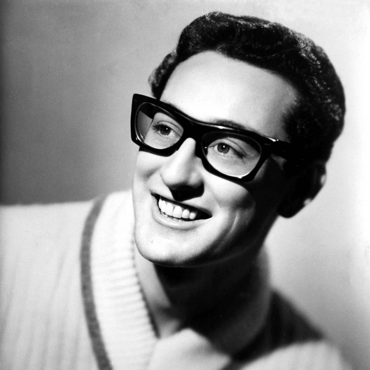 Photo of Buddy HOLLYUNSPECIFIED - JANUARY 01: Photo of Buddy HOLLY; Posed studio portrait of Buddy Holly (Photo by RB/Redferns)