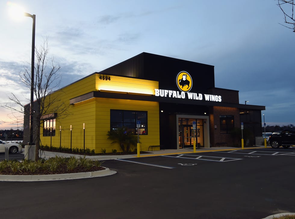 buffalo wild wings exterior in jacksonville