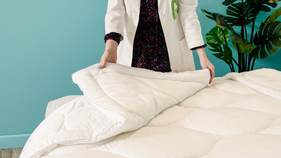 an analyst assesses construction of a white comforter