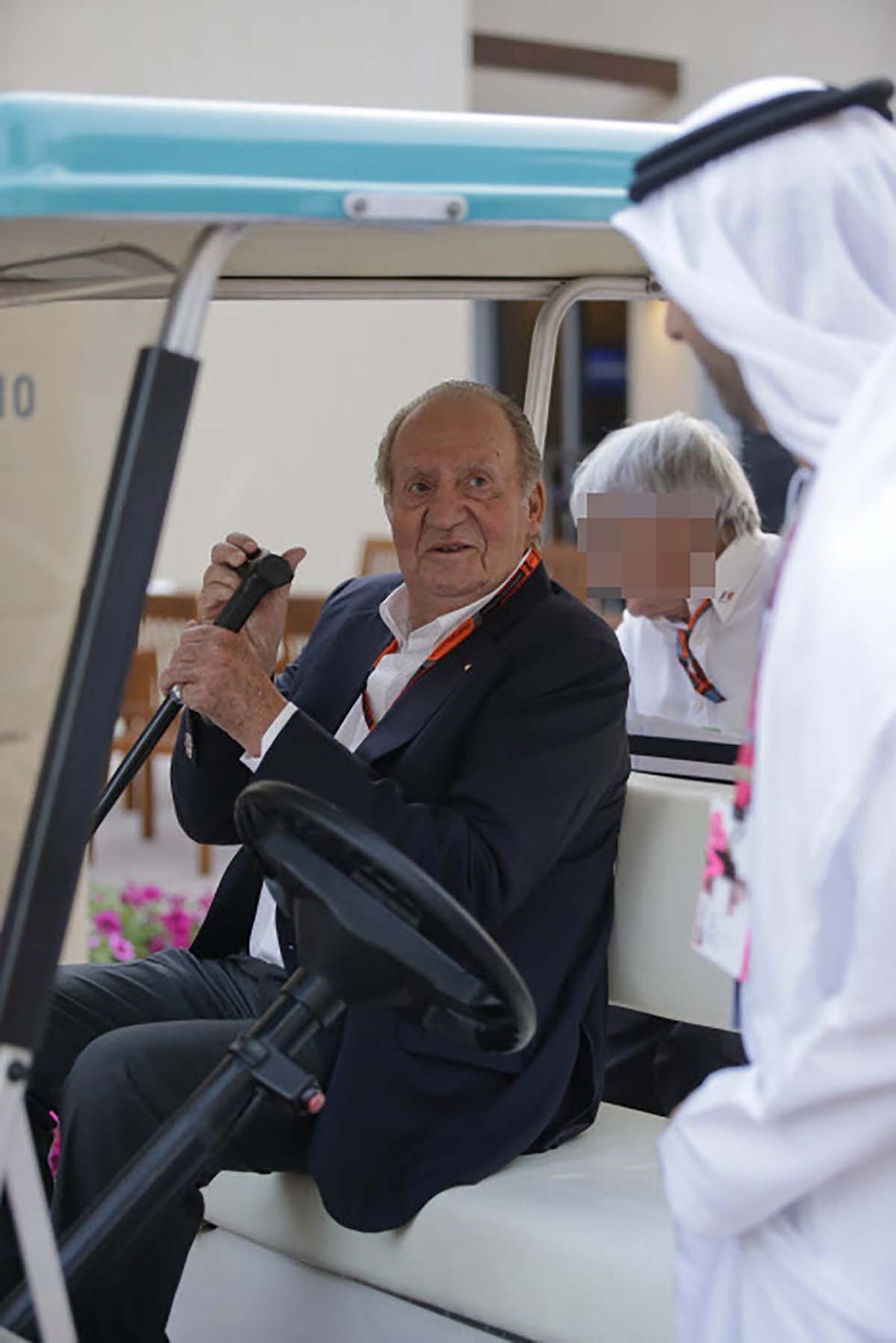 Don Juan Carlos visita por sorpresa los Emiratos Árabes