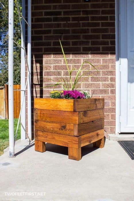 diy simple planter box two feet first