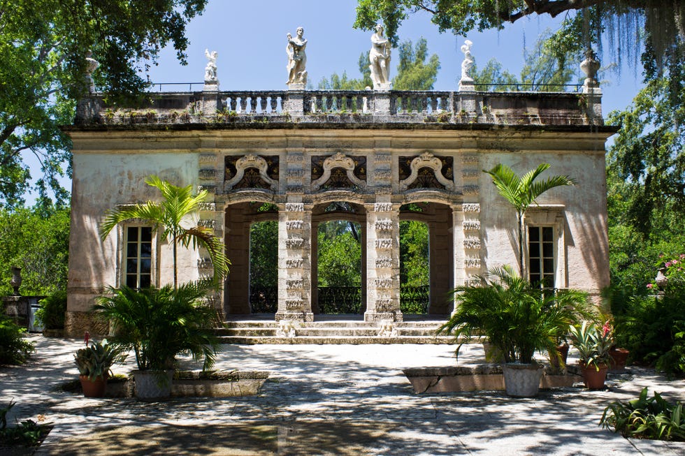 Building in an ornamental garden
