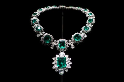 elizabeth taylor bulgari emerald and diamond necklace