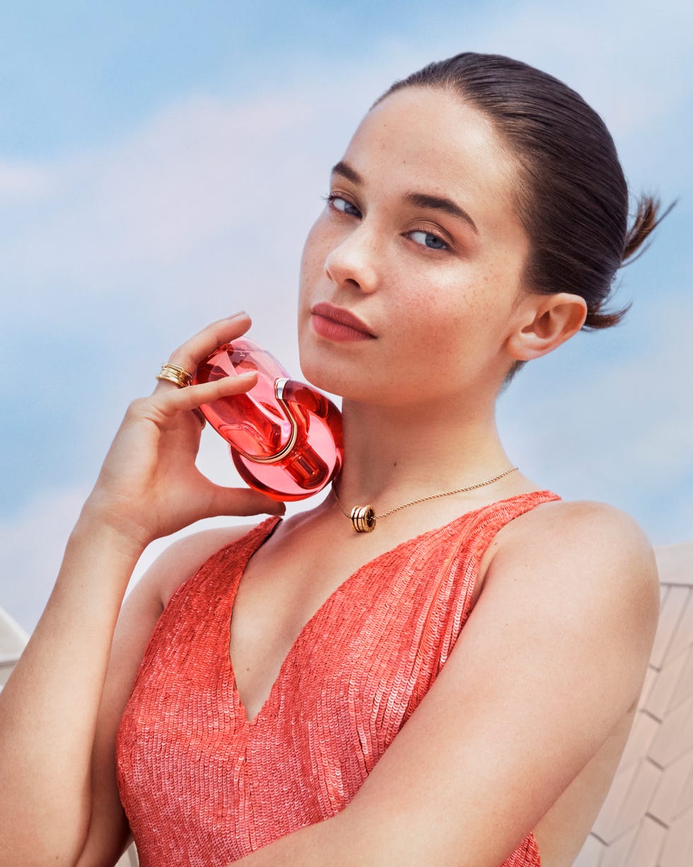 cailee spaney ambassador profumi omnia bulgari