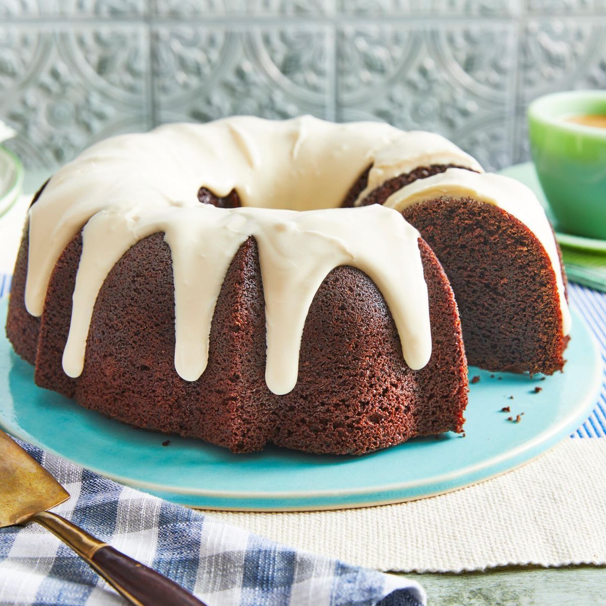 Chocolate Turtle Bundt Cake | Turtle bundt cake recipe, Cake recipes, Bundt  cakes recipes