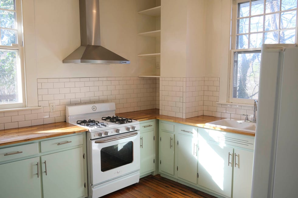 bungalow kitchen before