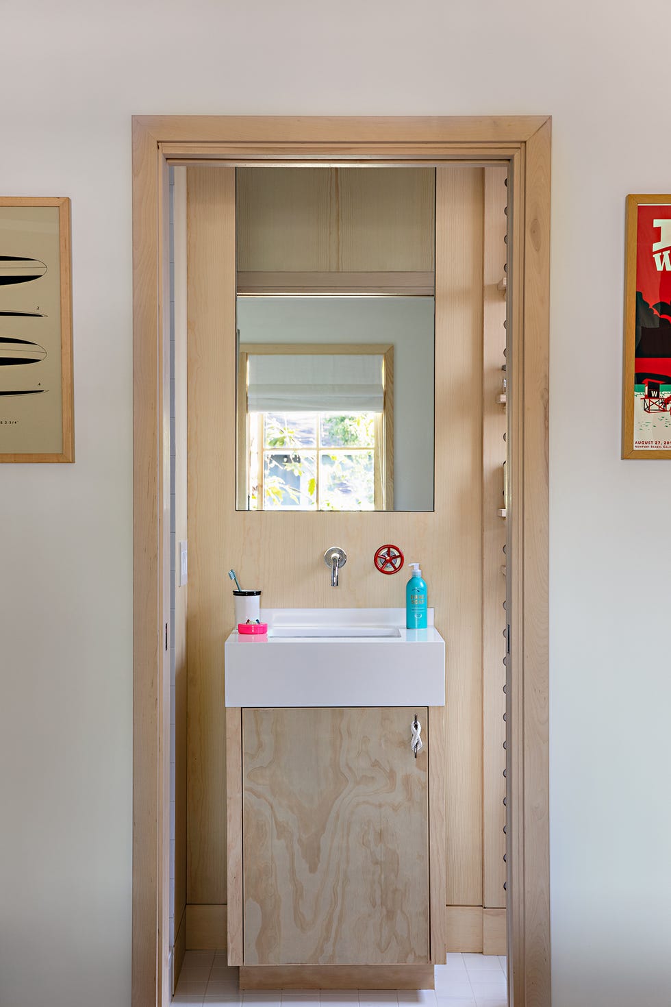 baño fabricado con madera contrachapada