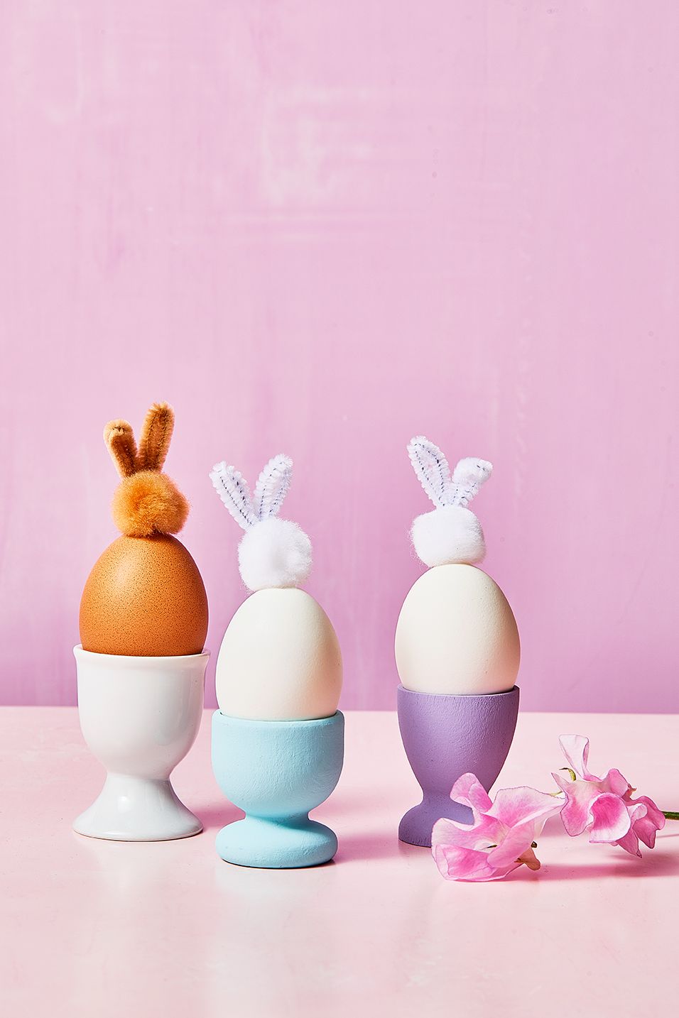 https://hips.hearstapps.com/hmg-prod/images/bunny-easter-eggs-1614351577.jpg?crop=0.889xw:0.889xh;0.0604xw,0.0438xh&resize=980:*