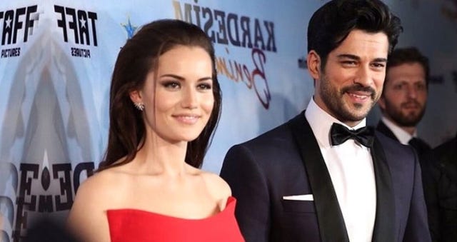 Burak Özçivit y Fahriye Evcen