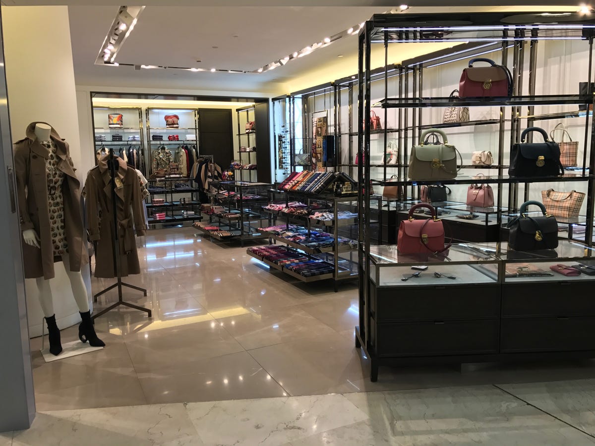 Tienda Louis Vuitton Dentro Del Aeropuerto Internacional De