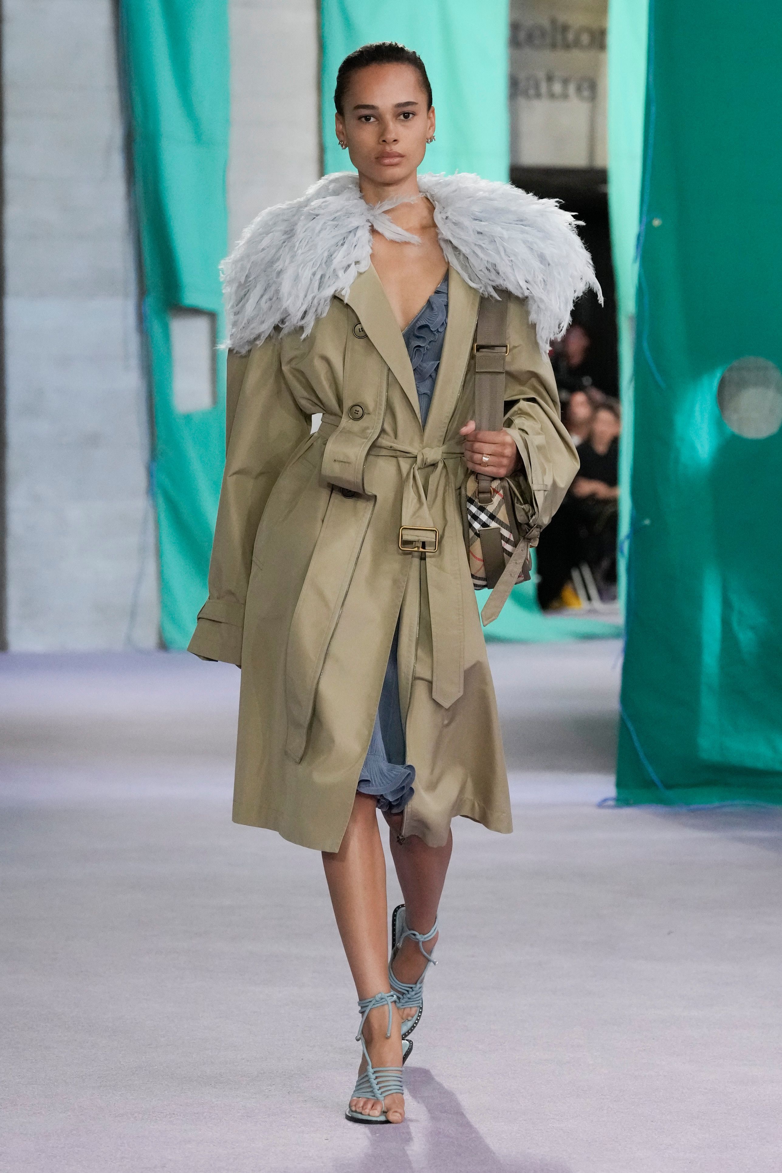 Burberry trench coat runway hotsell