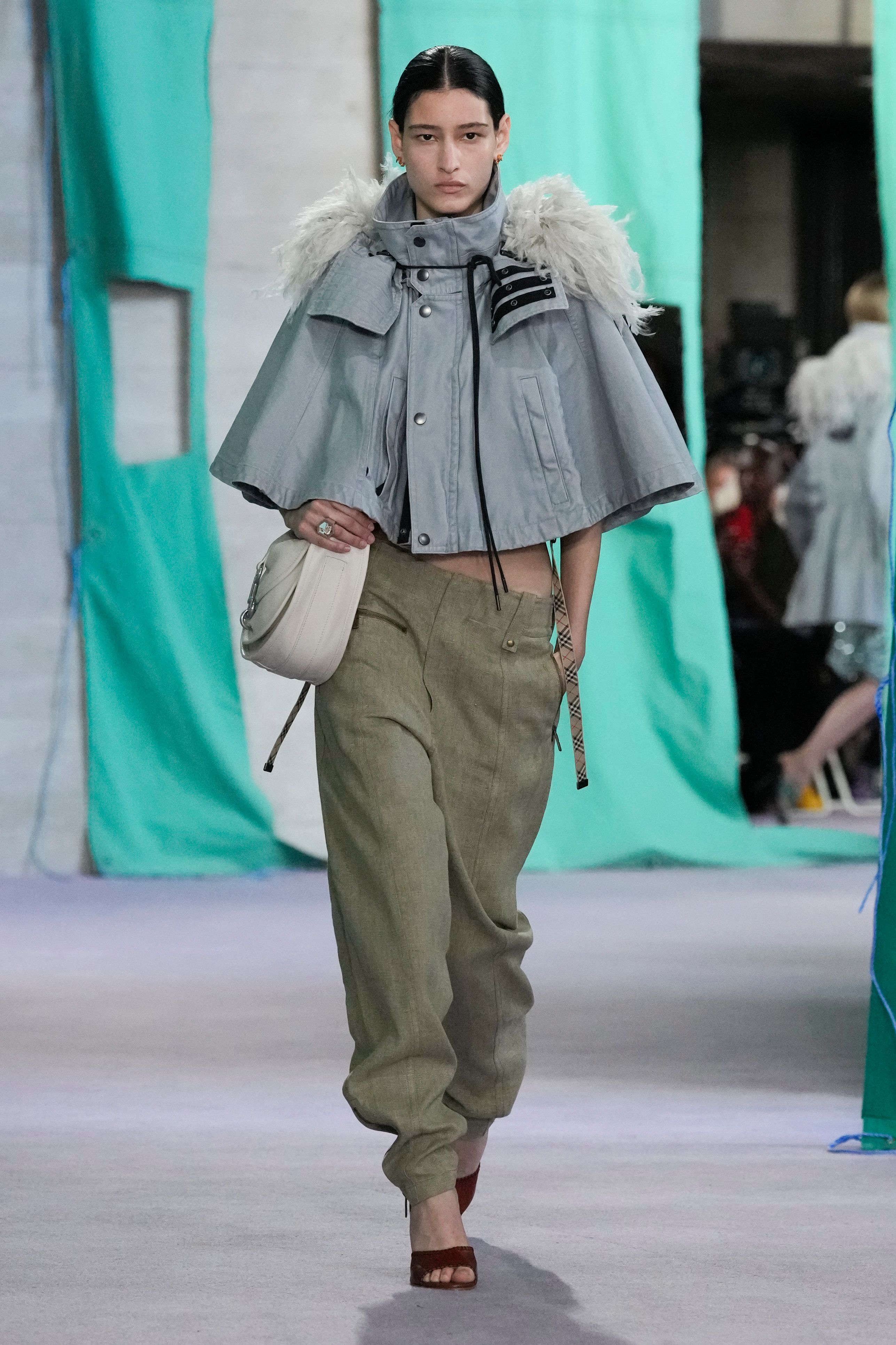 ジャケット Burberry FW25 Burberry Coats (8107510 C1900) Summer 2025 Runway Show | Burberry®️ Official