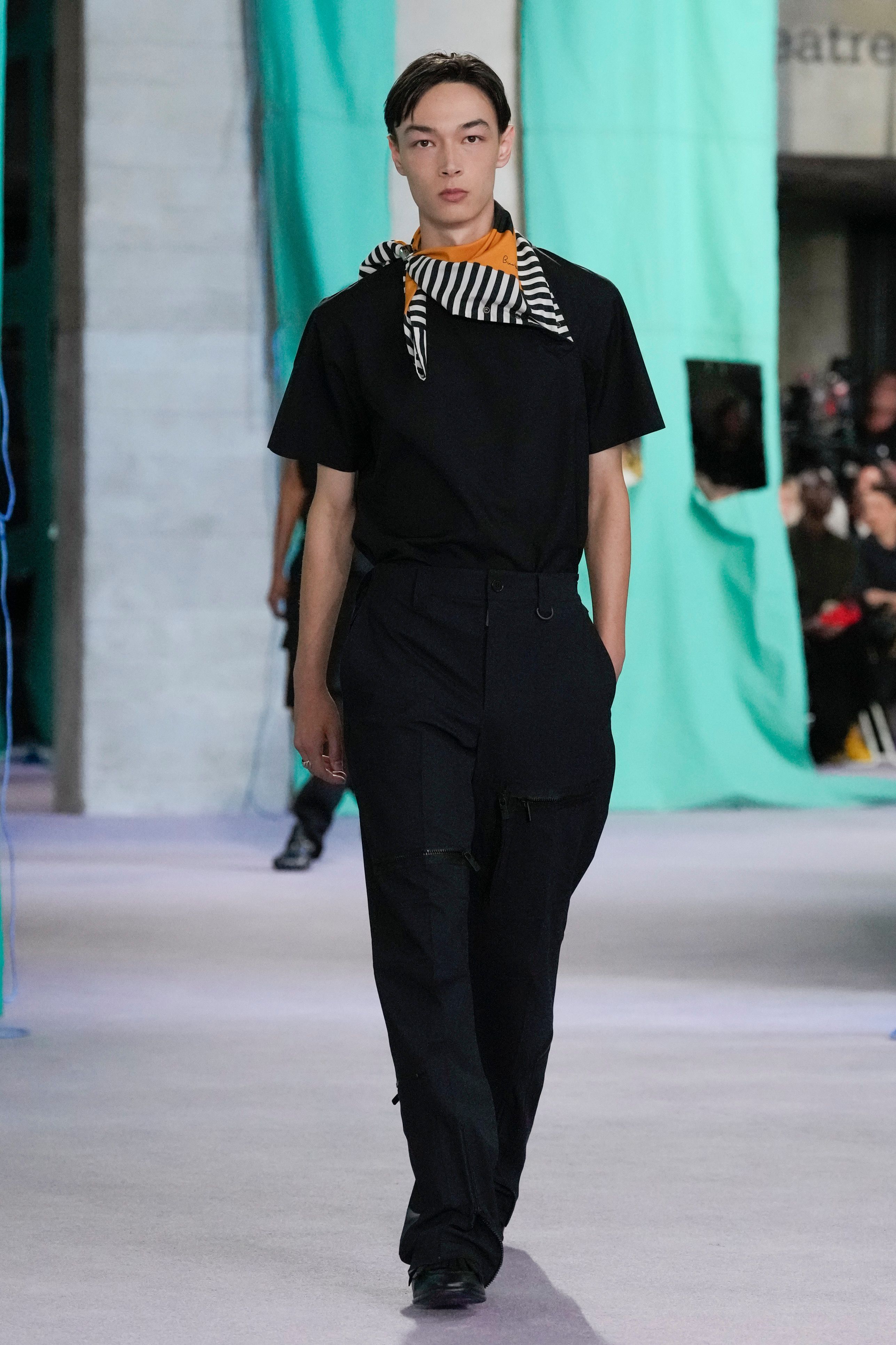 BURBERRY コットン カプリ トラウザー パンツ 2025SS ランウェイ バーバリー（BURBERRY）」2025春夏コレクション | ファッション