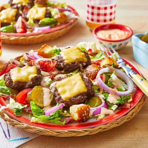 cheeseburger salad with pickles and bun croutons