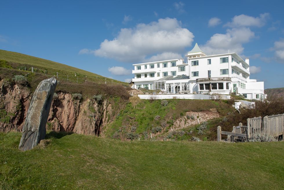 spectacular iconic island hotel set within 21 acres