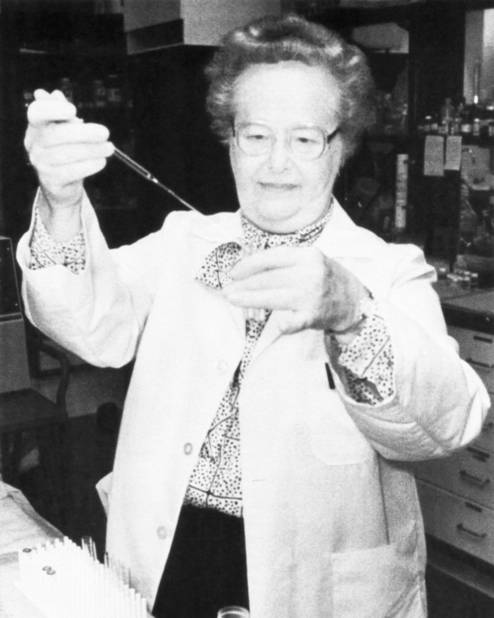 gertrude elion holding a dropper and adding liquid to a test tube