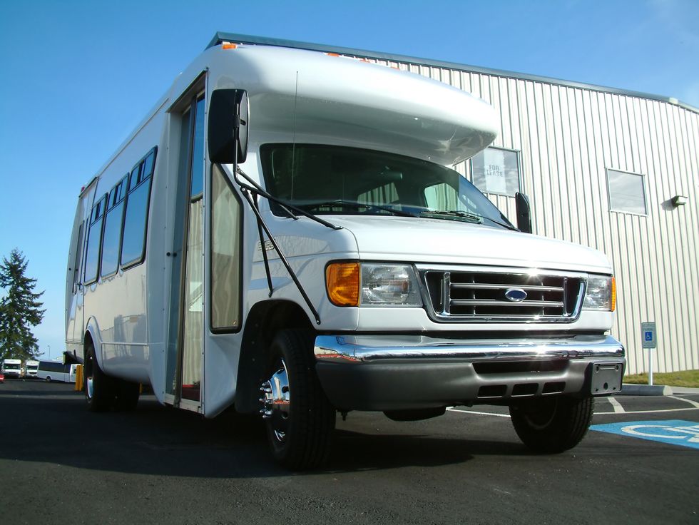 cómo convertir un autobús en una autocaravana de lujo
