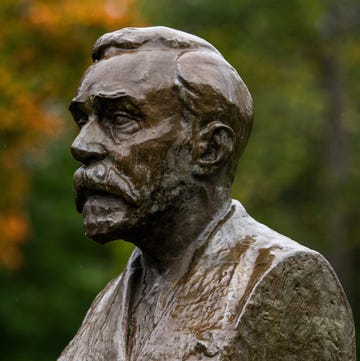 statue of alfred nobel