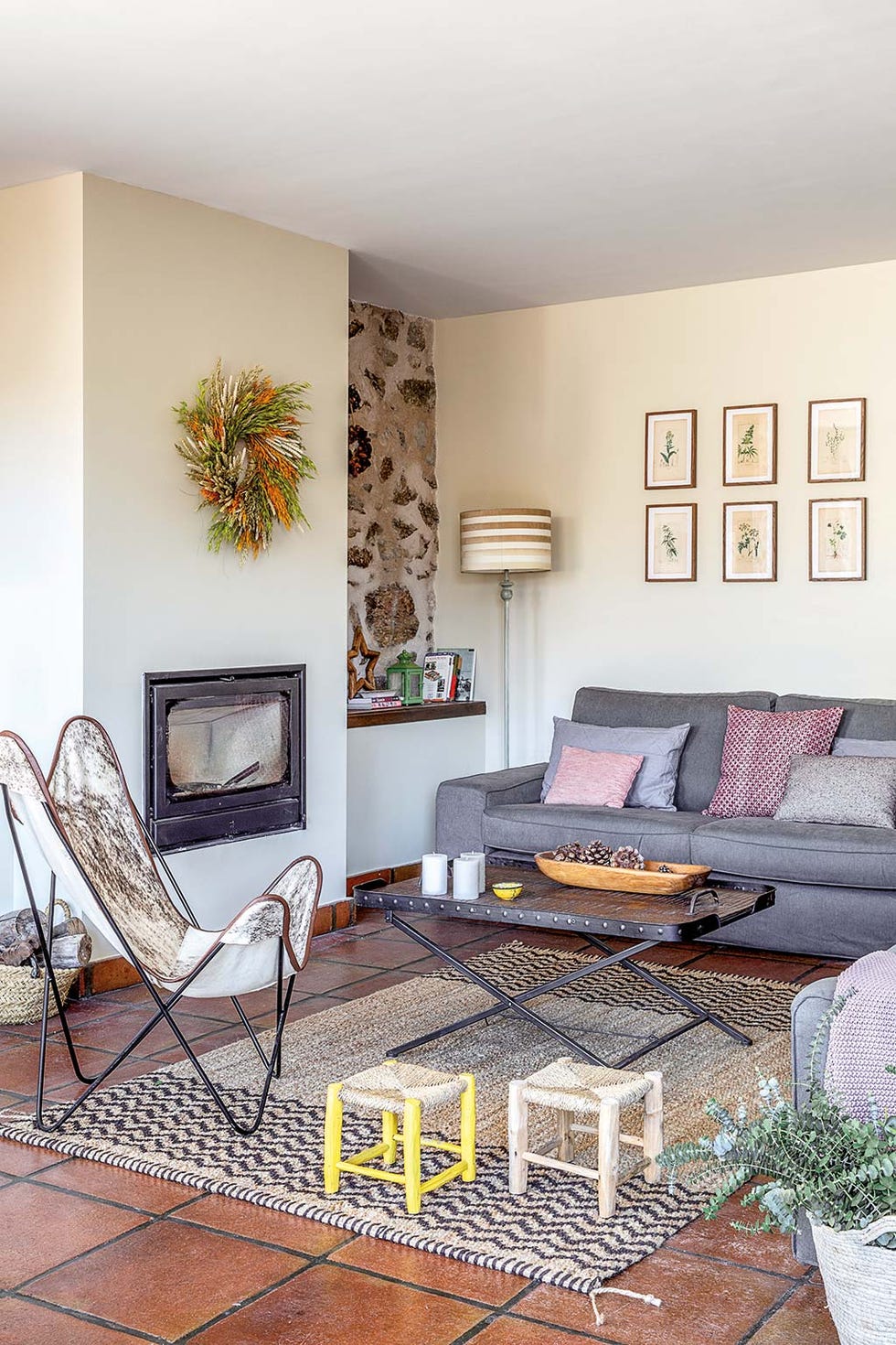 Salón con chimenea