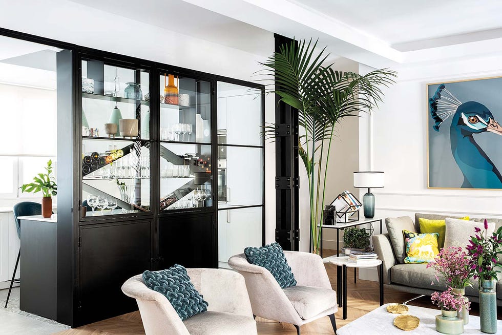 Living room, Room, Interior design, Furniture, Property, Building, Wall, Home, House, Ceiling, 