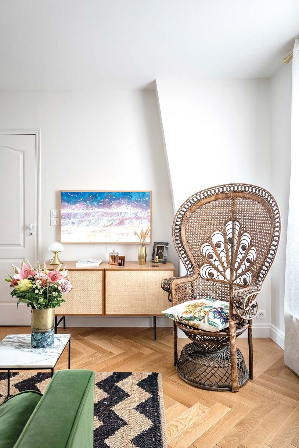La casa de @chloeandyou: Salón con tv cuadro