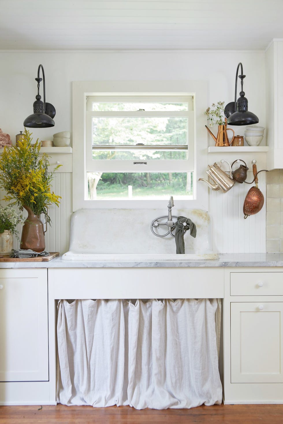 Kitchen with Hidden Pantry - Home Bunch Interior Design Ideas