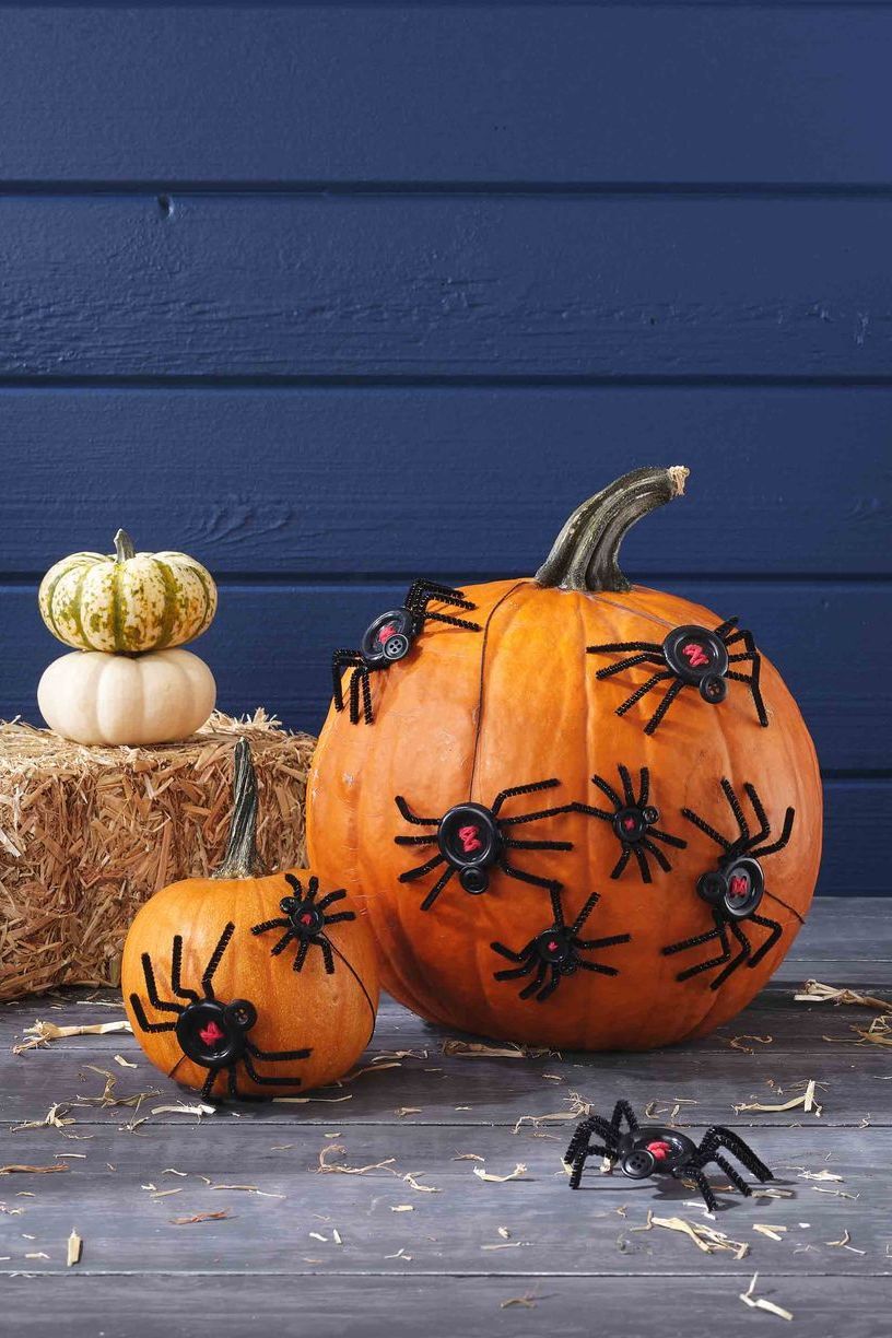 pumpkin decorating ideas  button spider pumpkins