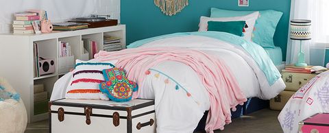 Bedroom, Bed, Bed sheet, Furniture, Bedding, Room, Bed frame, Duvet cover, Turquoise, Aqua, 