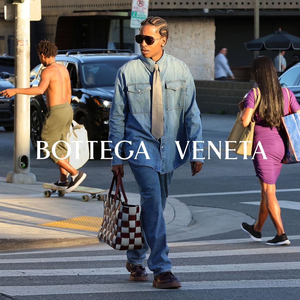 bottega veneta 「狗仔式」廣告引爆討論！a$ap rocky﻿日常街拍穿搭變時尚大片 同款包詢問度竄升