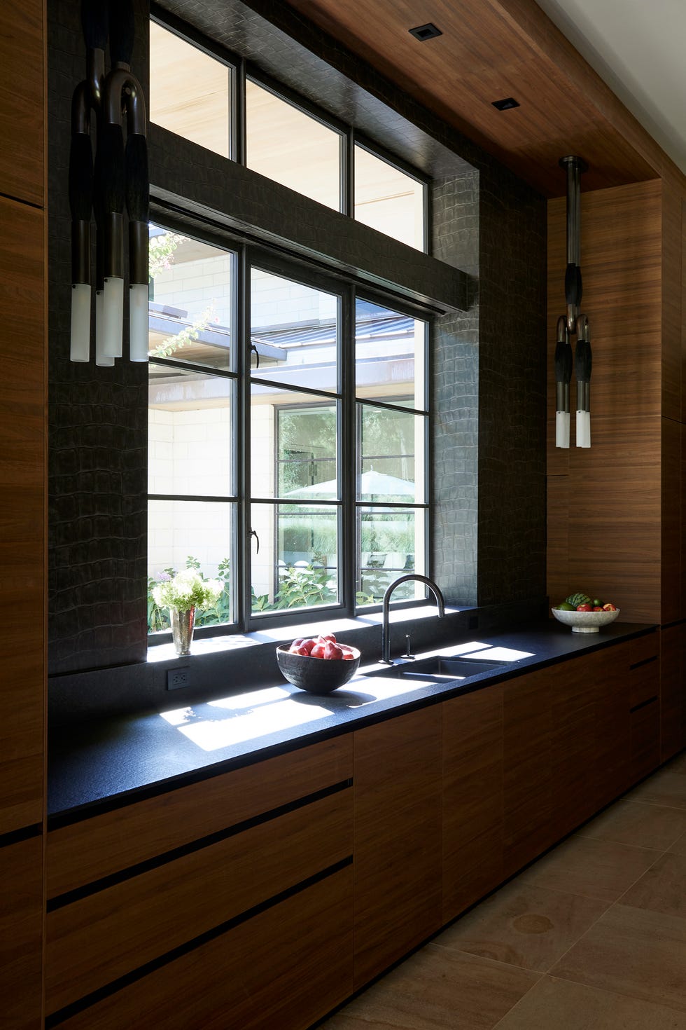 feng shui kitchen, dark