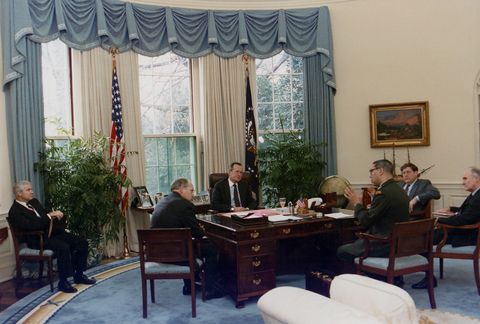 the co desk in the oval office of the white house