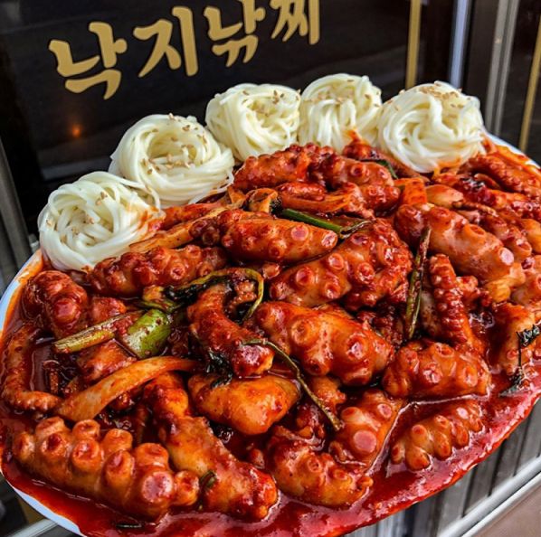2023韓國旅遊美食攻略！精選首爾弘大8間餐廳推薦，延南洞爆紅辣炒章魚、限量玉米派攻陷老饕味蕾