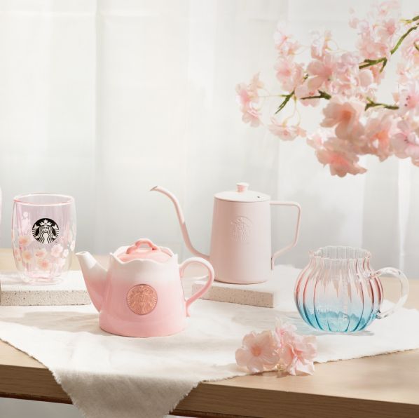 星巴克2023春季新品登場！粉嫩櫻花系列馬克杯、粉藍漸層花形玻璃壺等40款等你來收藏
