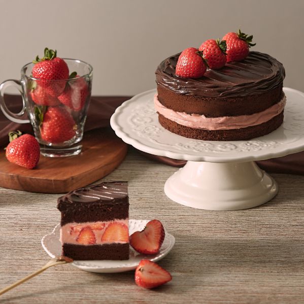 bac鮮甜草莓＋濃郁巧克力甜蜜回歸！「黑嘉侖草莓巧克力蛋糕」、「雪天使草莓蛋糕」甜食控必吃